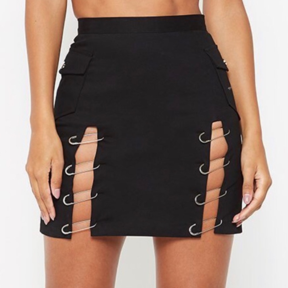 Maniere de Voir safety pin skirt!